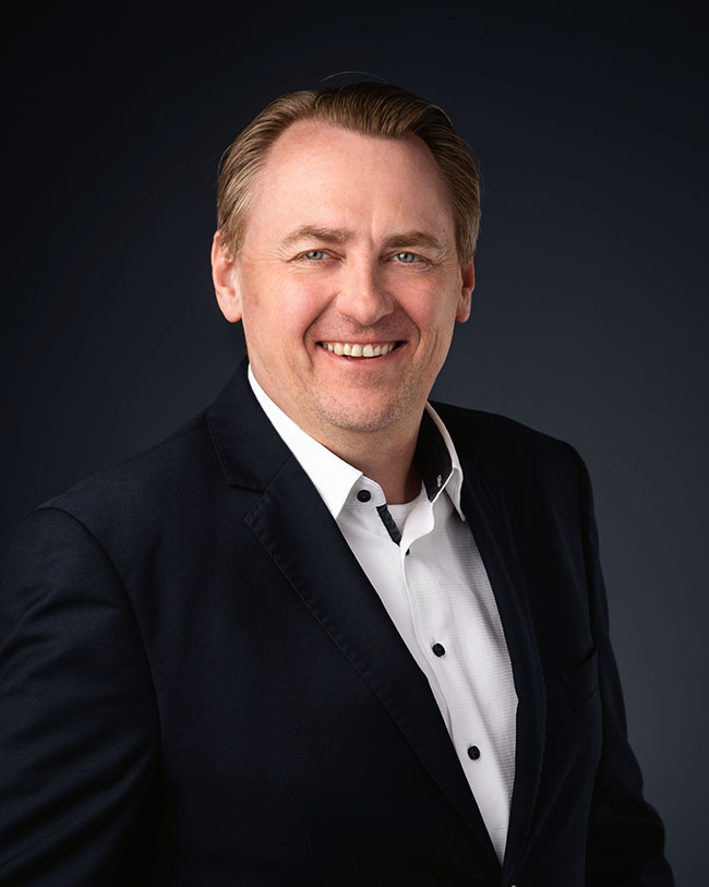 DANIEL SCHLOSSER